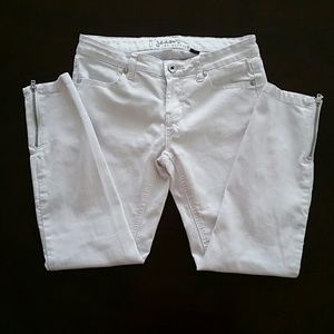 White skinny jeans